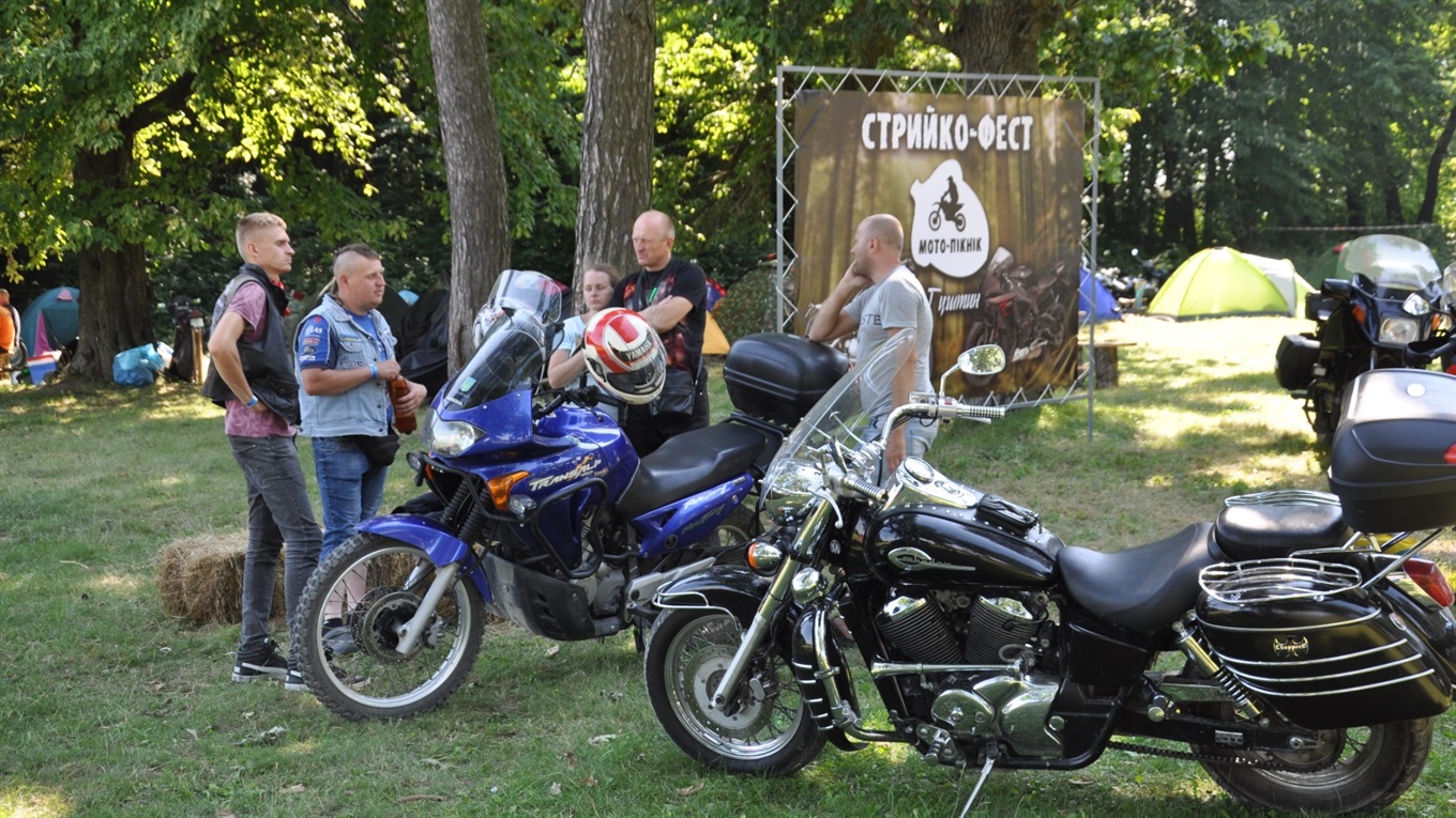 На мото-пікнік «Стрийко-фест» до Гуштина, що на Чортківщині, приїздять байкери навіть з Польщі
