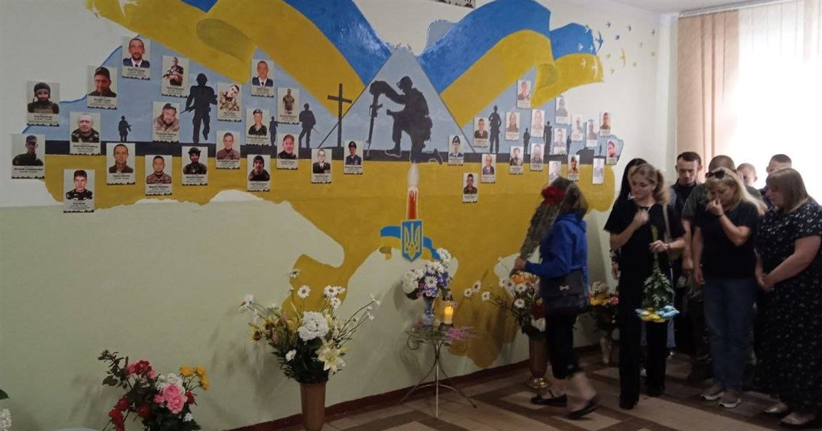 Життя, віддане за мир та свободу: у аграрному ліцеї відкрили меморіальну стіну пам'яті