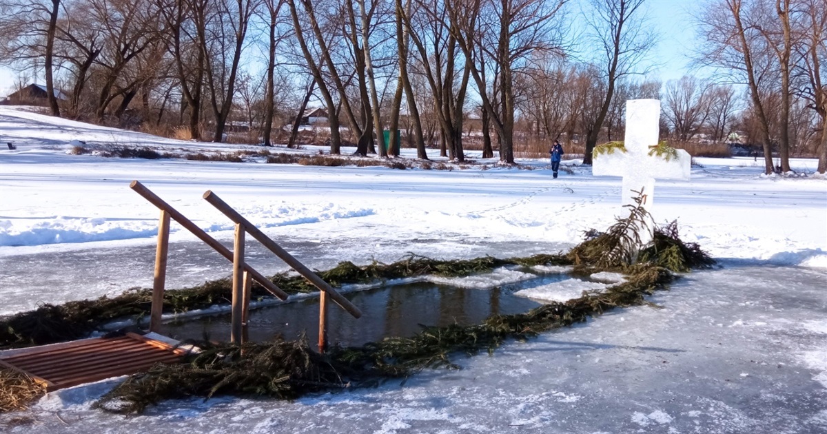 «А той третій празник – святе Водохреща». Як меняни моржували на пляжі