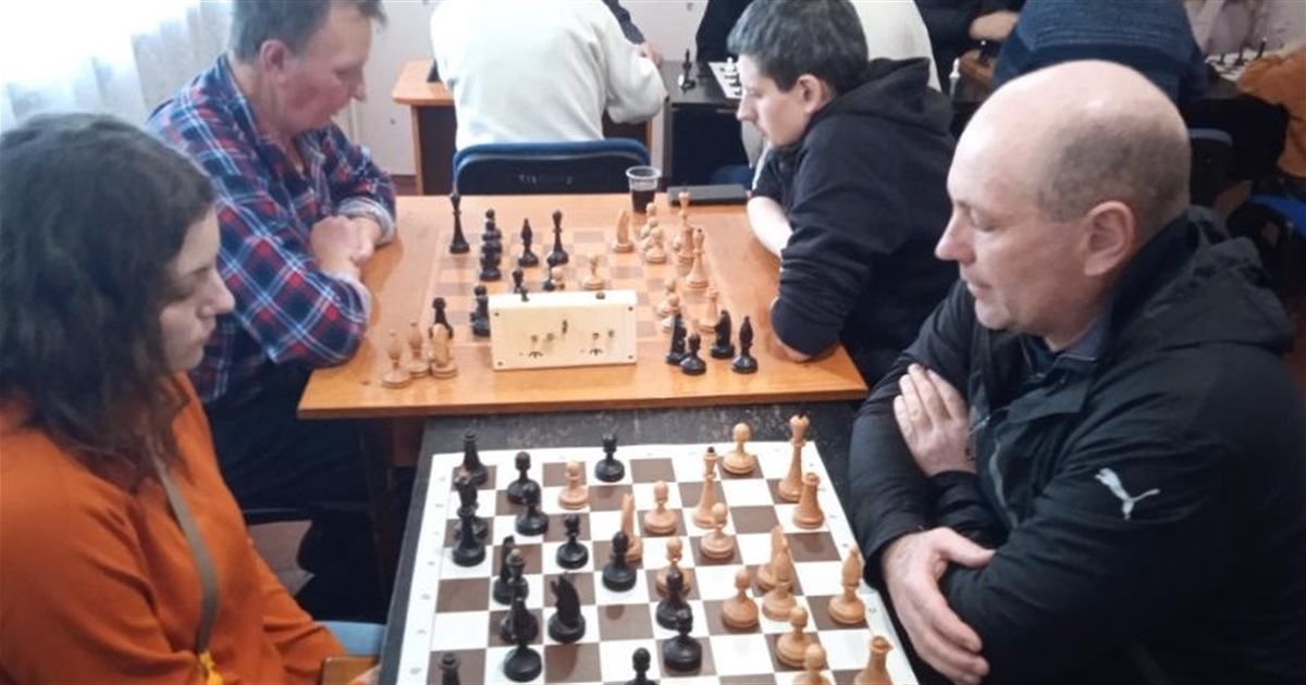 Гордієнки тримають лідерство: чемпіонат Переяславської громади з шахів знову виграли батько й дочка