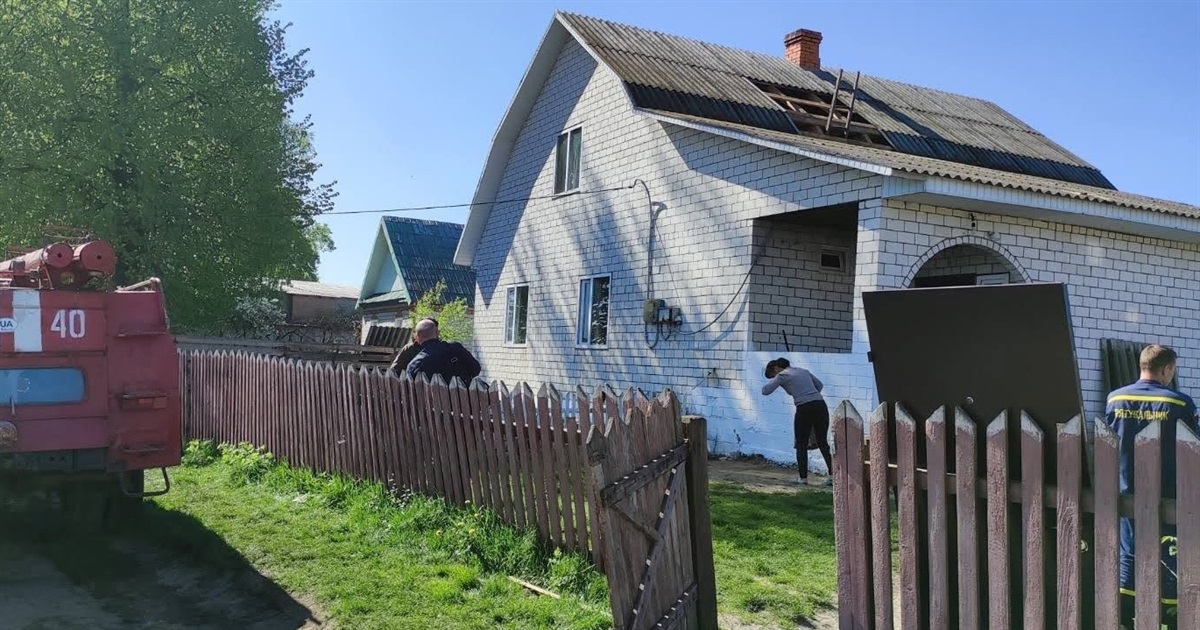У Вараському районі рятувальники ліквідували пожежу в житловому будинку