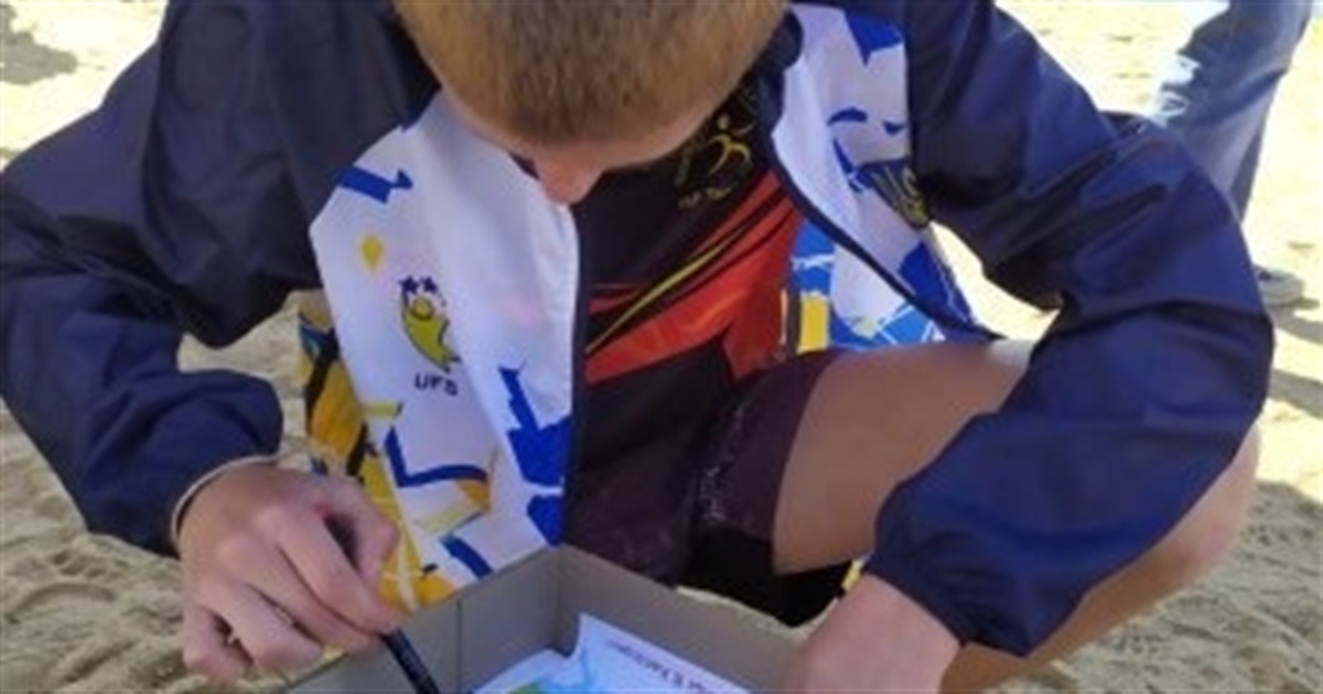 Спортивне орієнтування, солдатська каша та чай з печивом: про суботні змагання на міському пляжі