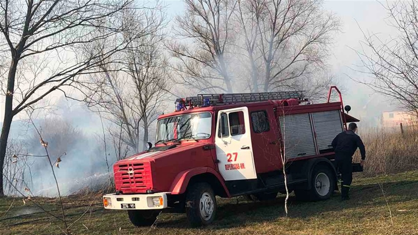 Переяславські рятувальники ліквідували вісім пожеж, що виникли через спалювання сухостоїв