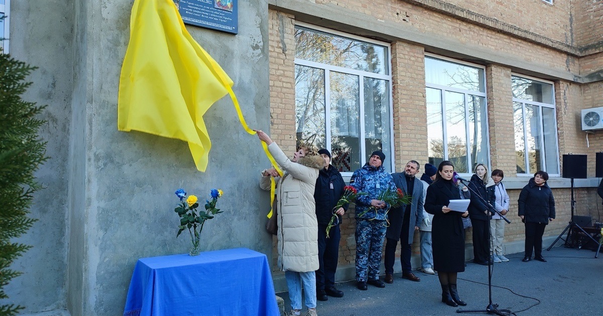 В Ізмаїлі відкрили першу меморіальну дошку, її присвятили загиблому герою Андрію Запорожцеву