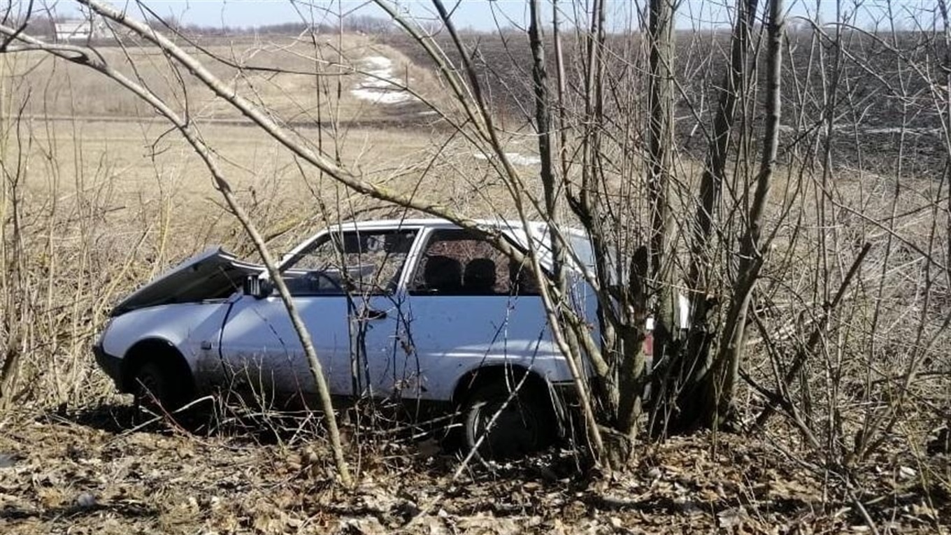 Під Куянівкою авто злетіло в кювет