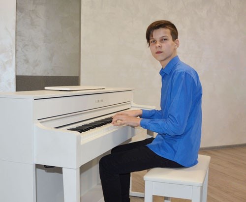 Піаніст Андрій Кубишев дивує віртуозною грою