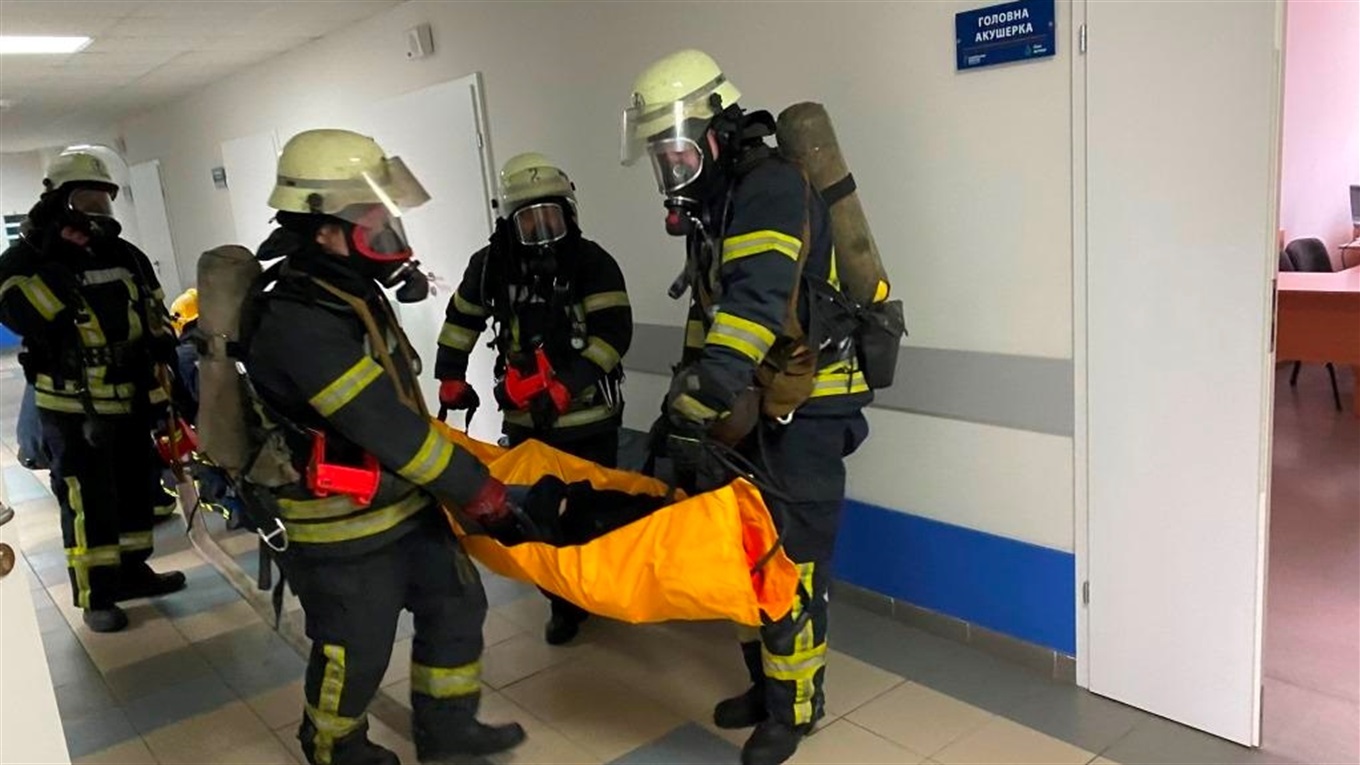 Спасатели провели учения в детской больнице