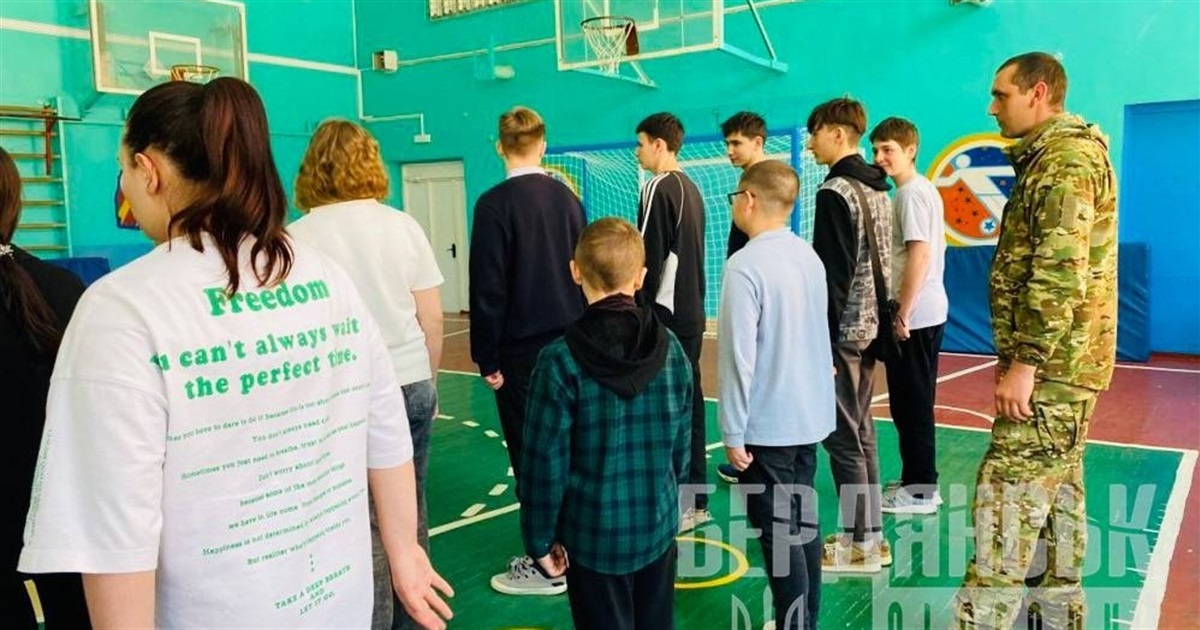 У бердянських школах запрацювали загони окупаційної ЮНАРМІЇ
