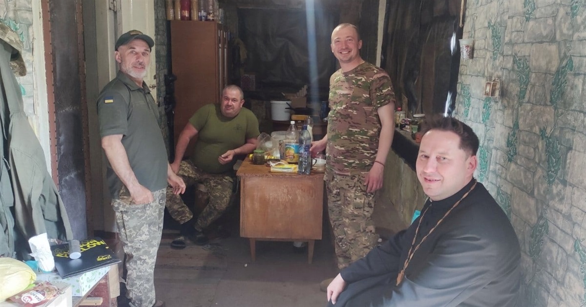 Він обрав шлях — допомагати народу сусідньої держави. Історія польського священника Павла Станяшека