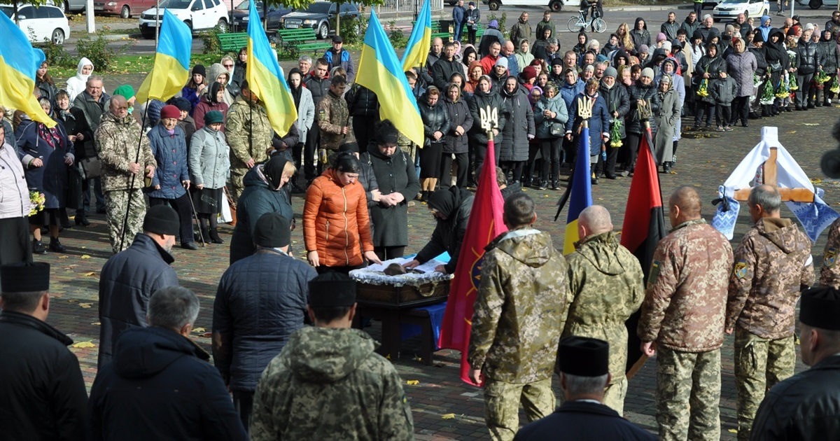 У Сарнах попрощалися з солдатом штурмової бригади Олександром Рибачком