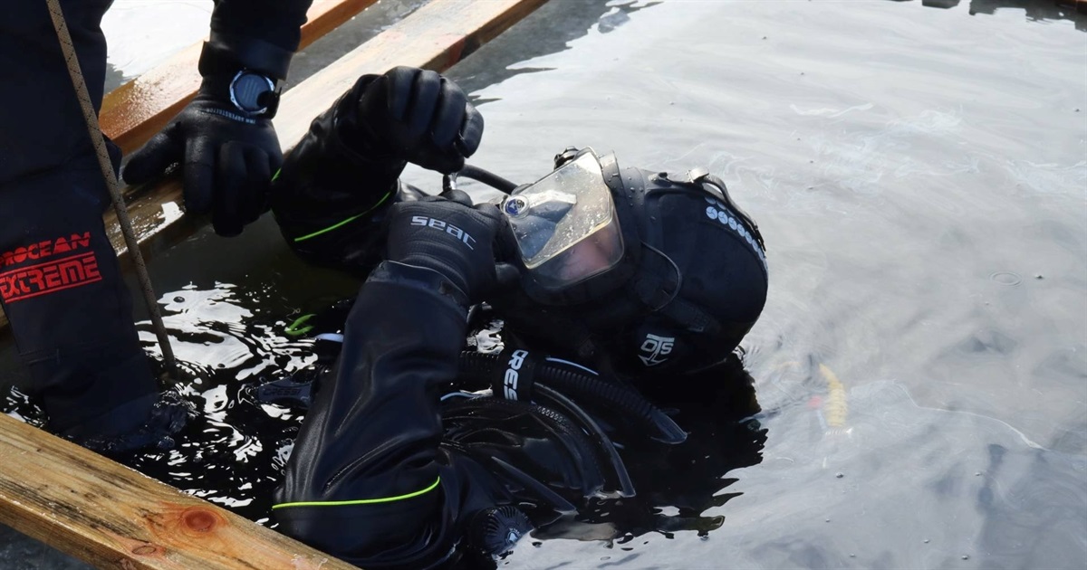 На Житомирщині водолази з водойми витягли залишки вибухонебезпечного предмета