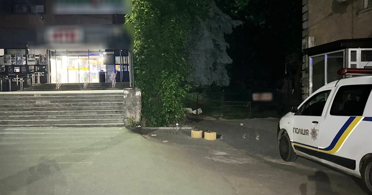 Чоловіку стало зле і він попросив перехожого викликати швидку, а той вкрав його мобільний