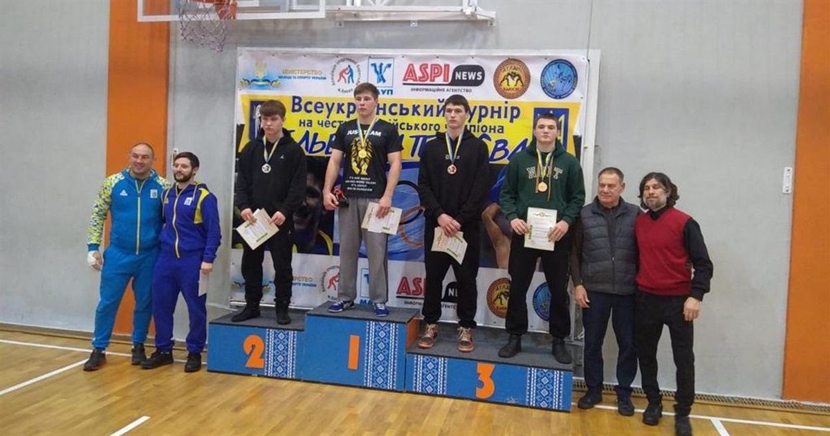 Спортсмены из Измаила поборолись за победу на турнире по вольной борьбе