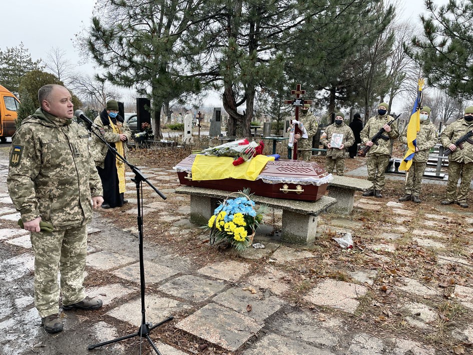 На честь загиблого земляка у Покровську пролунав залп військового салюту