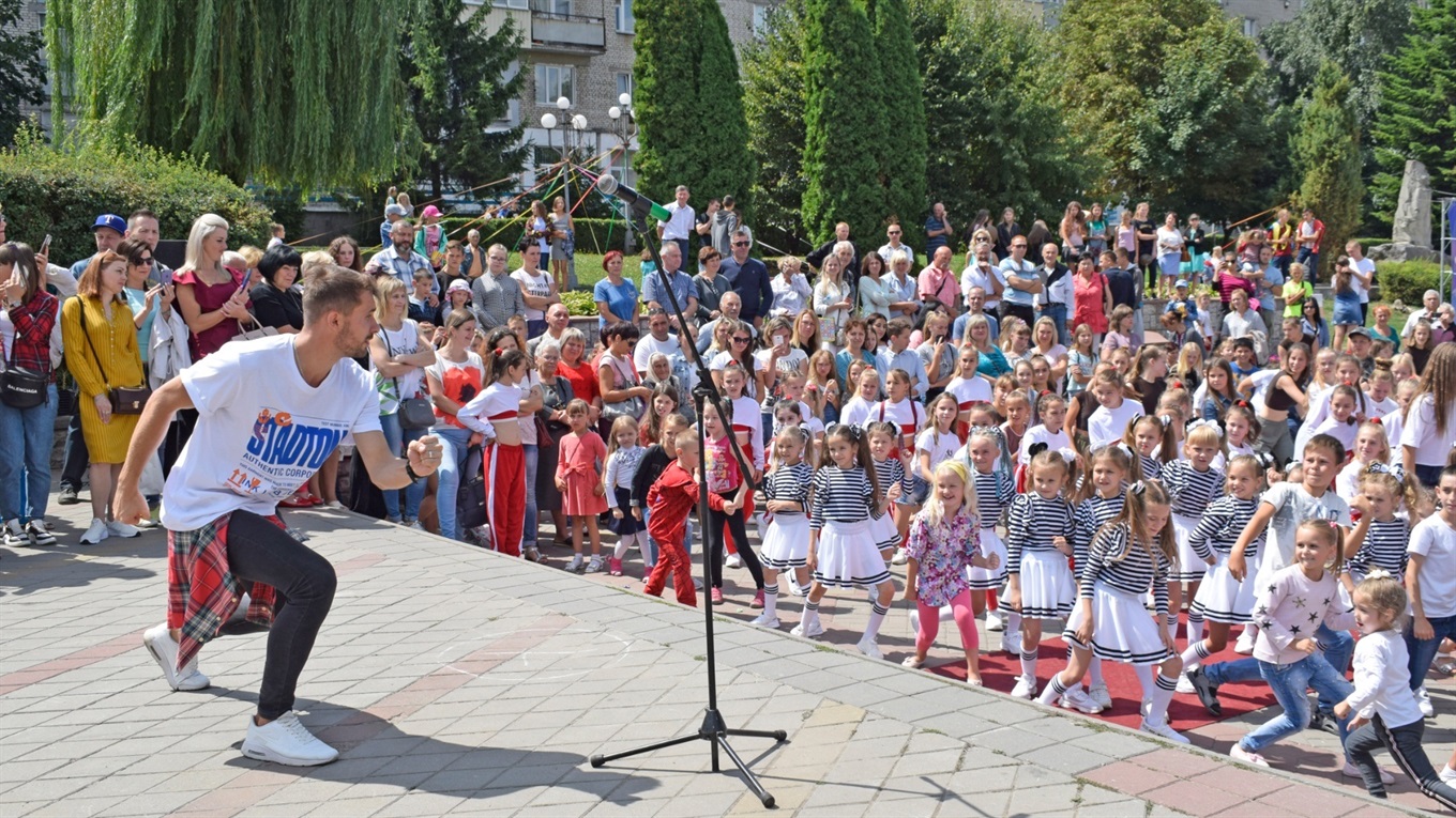 Зірка шоу «Танці з зірками» провів майстер-клас на День міста у Жмеринці 