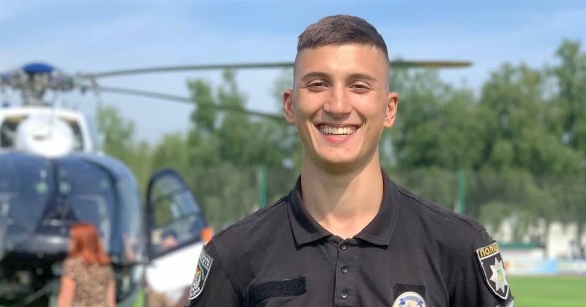 Звільнений з полону поліціянт з Маріуполя хоче повернутися на службу. А поки збирає гроші на дрони