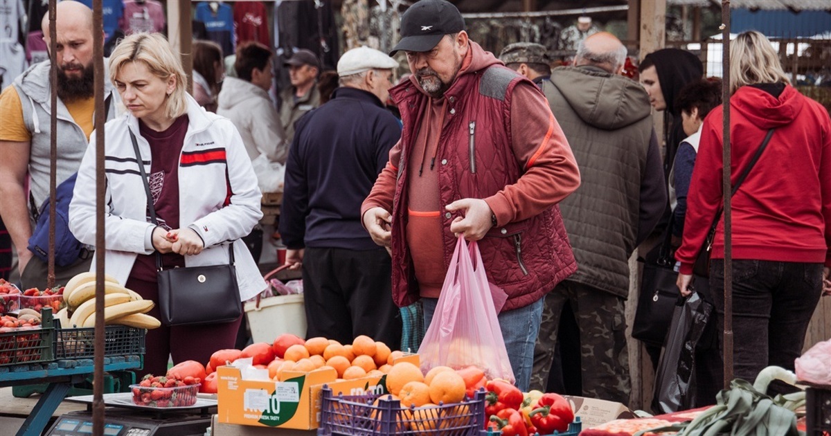 Ціни на ринку у Звягелі цієї неділі: овочі, фрукти, молоко та м’ясо