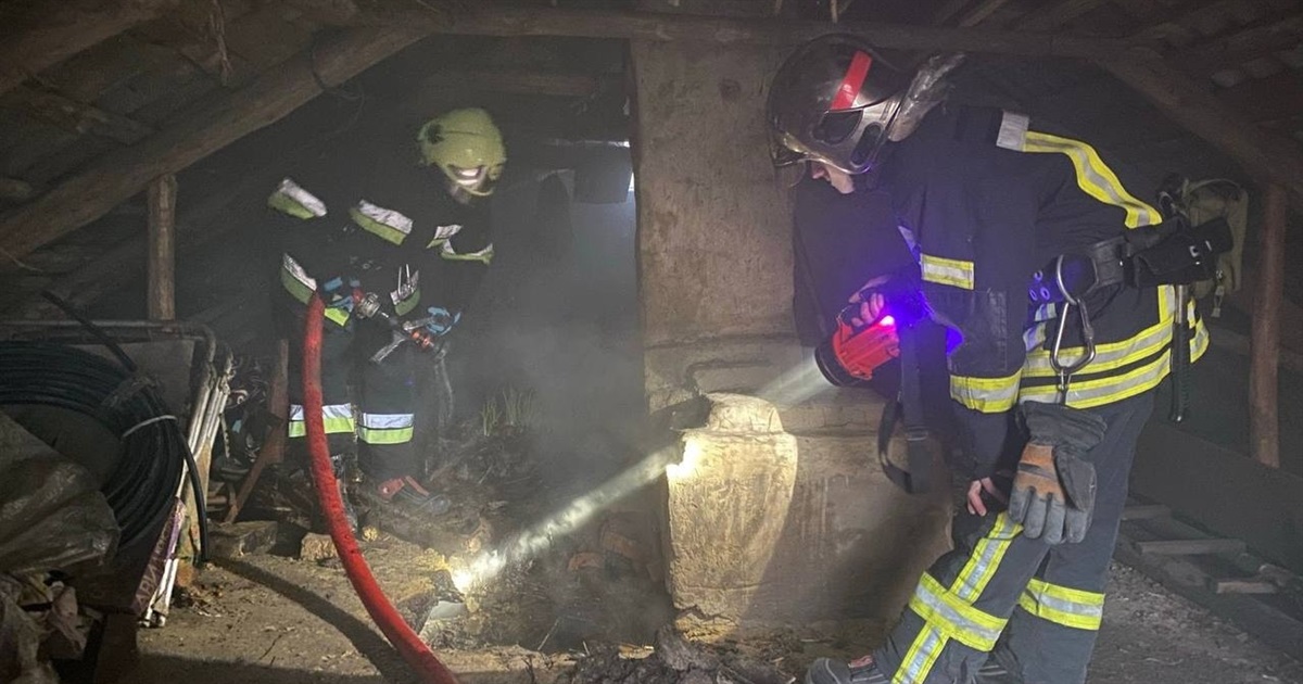 Через несправність пічного опалення на Переяславщині загорілося перекриття приватного будинку