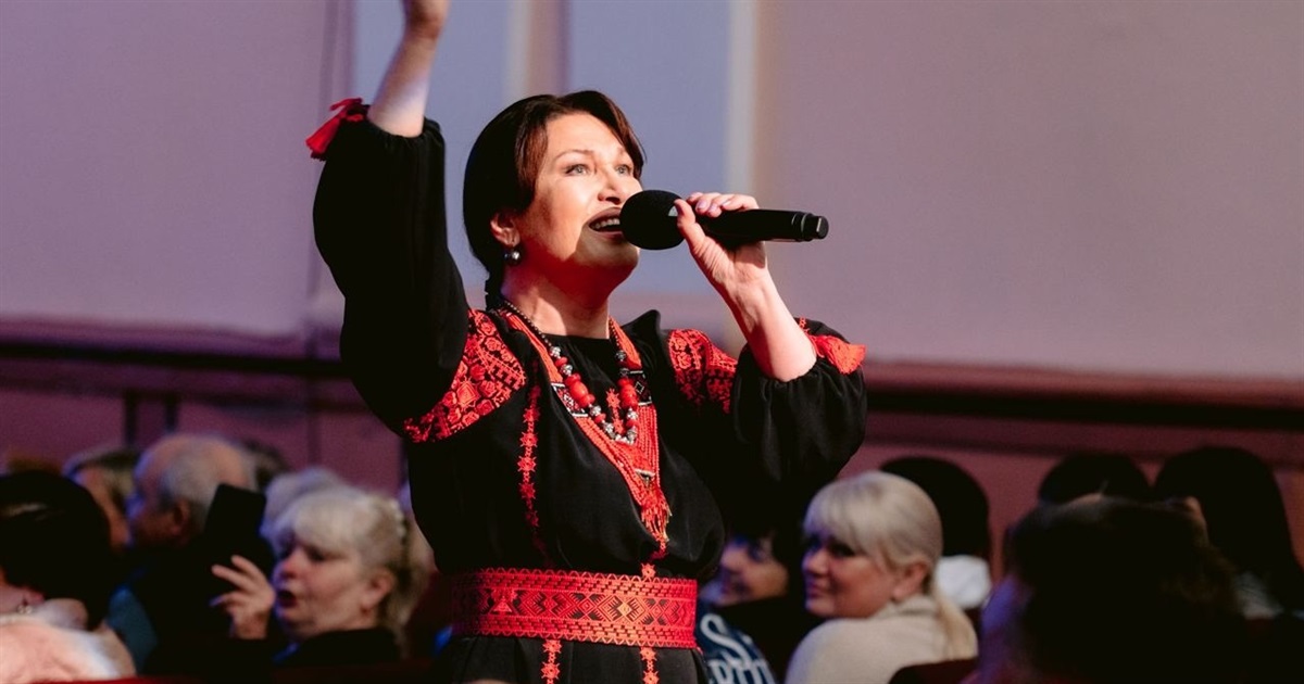 Легендарну пісню "Сину, ангел мій" народна артистка Надія Шестак співала разом з переяславцями ВІДЕО