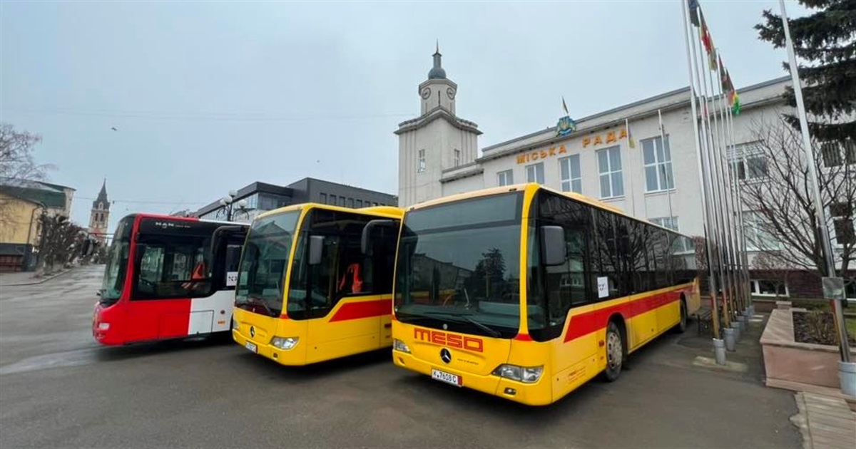 Чортків отримав три безбар’єрні автобуси від німецьких партнерів