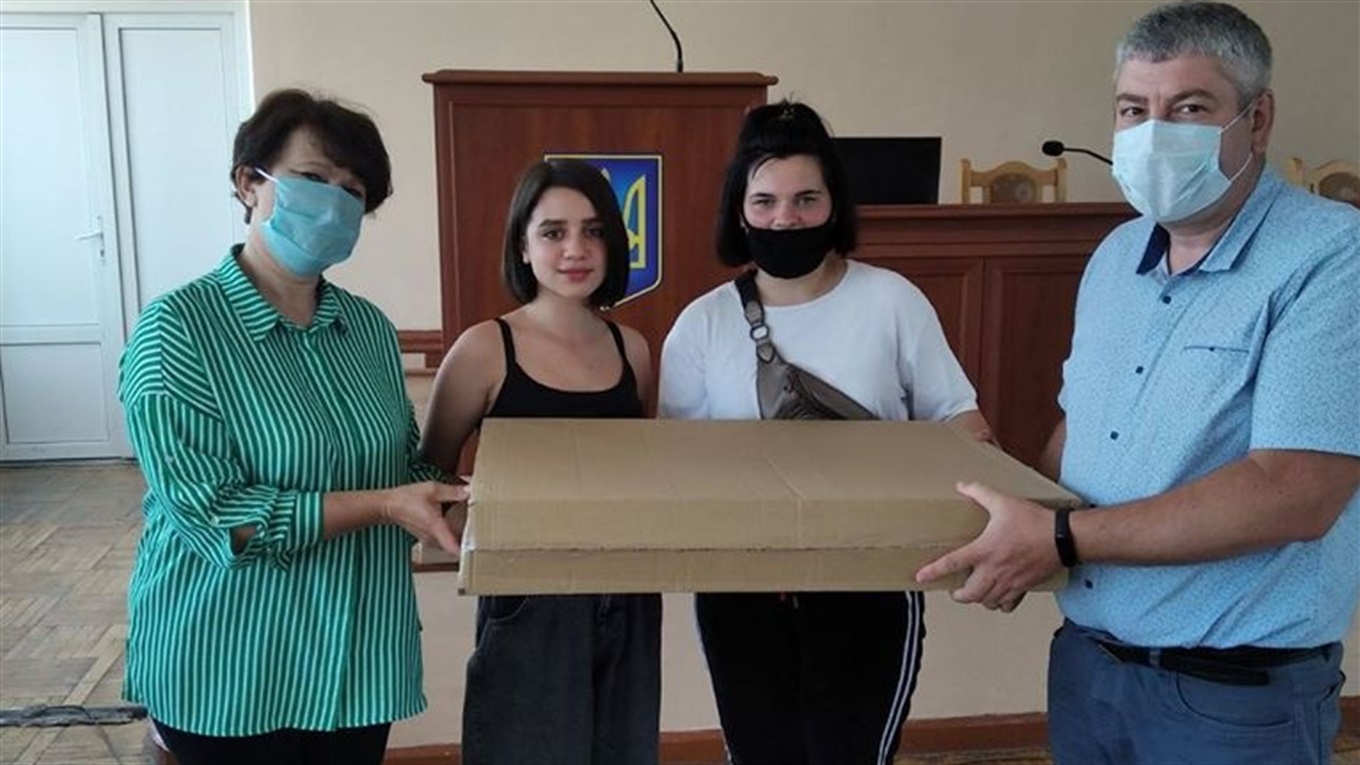 Балтським прийомним сім’ям подарували плазмові телевізори