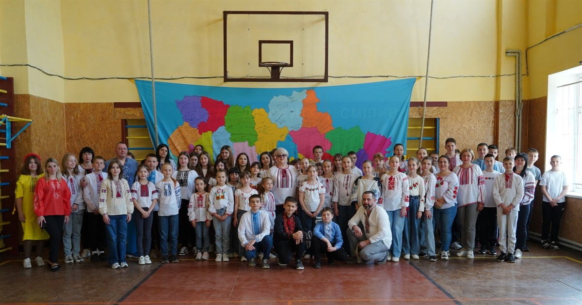 Жмеринський ліцей №3 влаштував флеш-моб у вишиванках, який об’єднав 721 тисячу учнів України