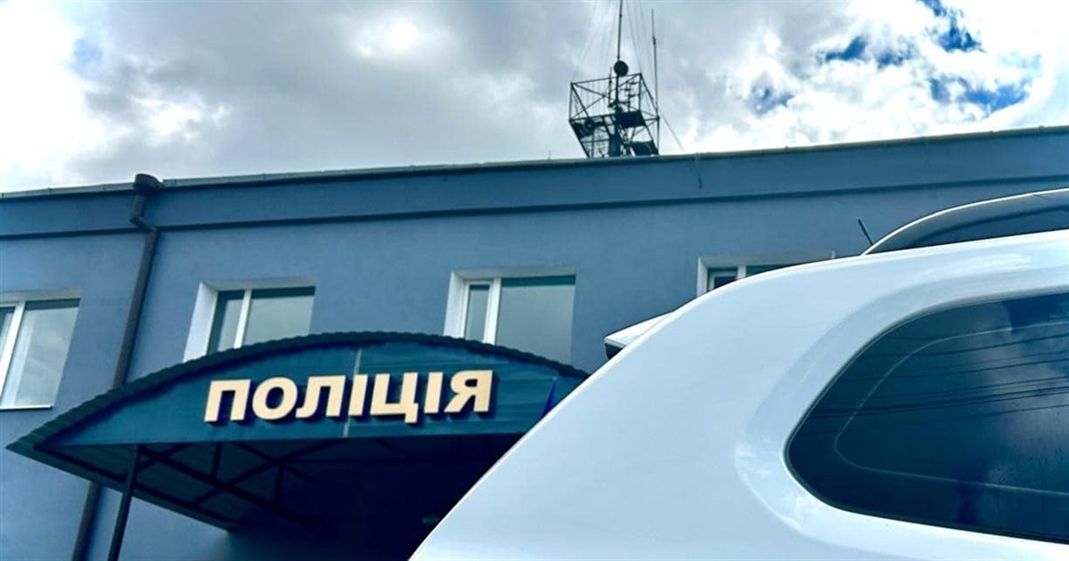 Проник через вікно: злодій викрав з будинку гроші, дитячі золоті прикраси та інструменти