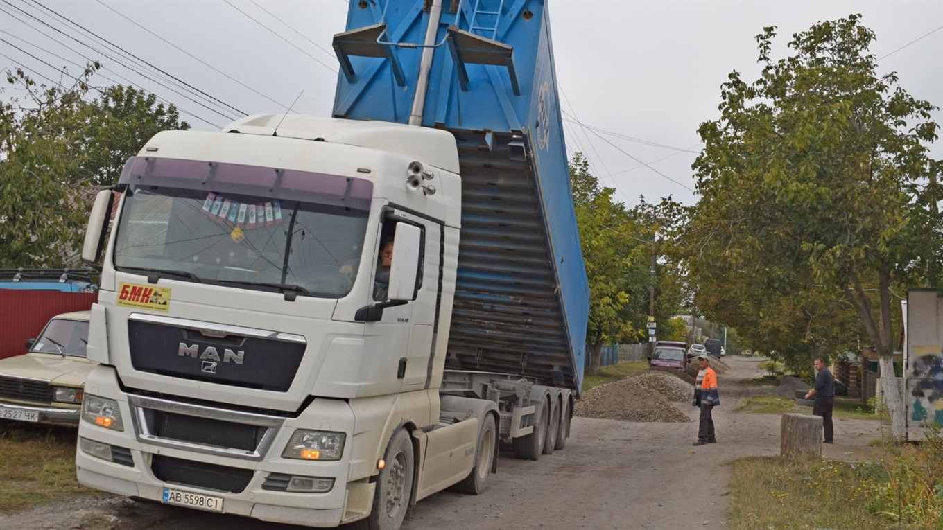 Стартував ремонт вулиці Українського Козацтва: асфальт буде і за переїздом
