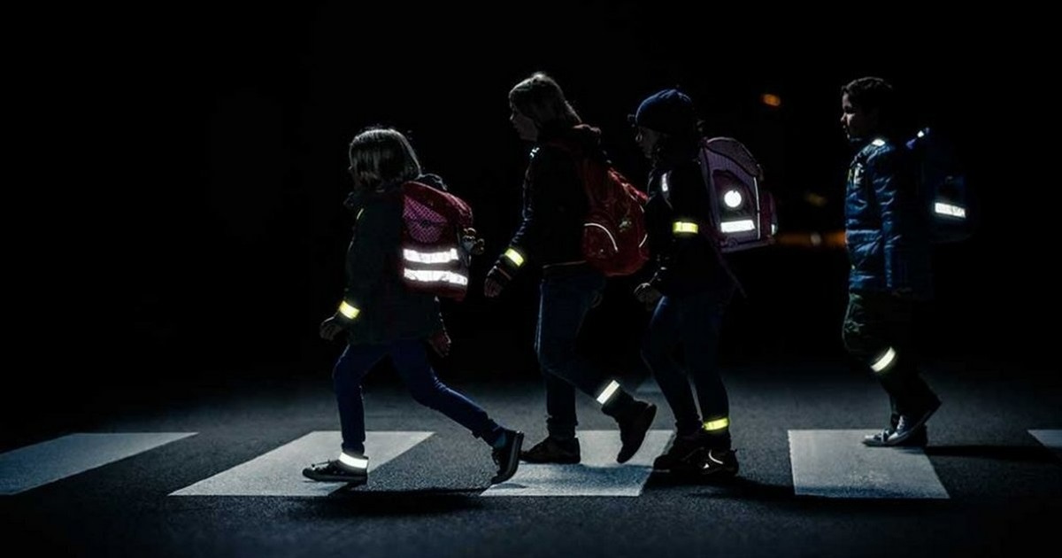 Засвітись у темряві: звичайні флікери на одязі здатні врятувати життя