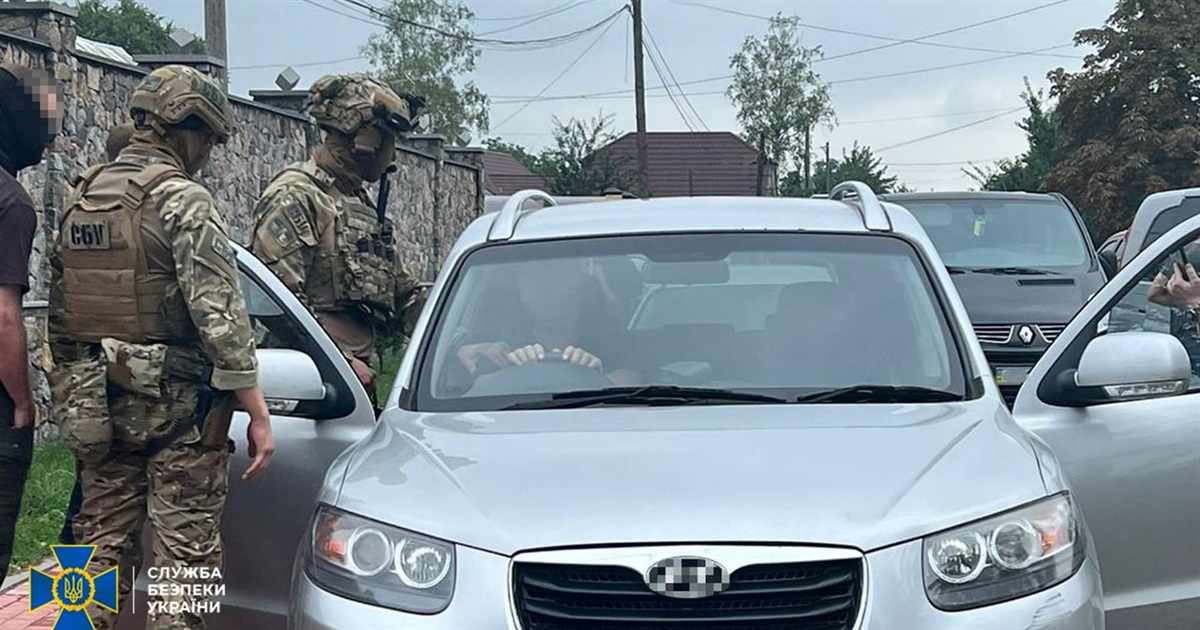 Ввозили джипи з-за кордону як гуманітарку та продавали їх військовим: на Житомирщині викрили шахраїв