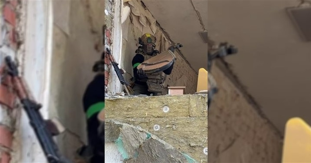 Військовий знайшов бандуру під завалами у Слов’янську. Вона буде у Рівному і має зазвучати 1 вересня