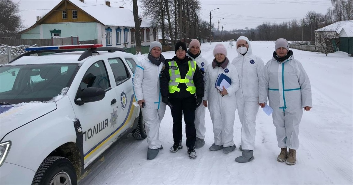 Фахівці відвідали епізоотичний осередок пташиного грипу в Куянівці
