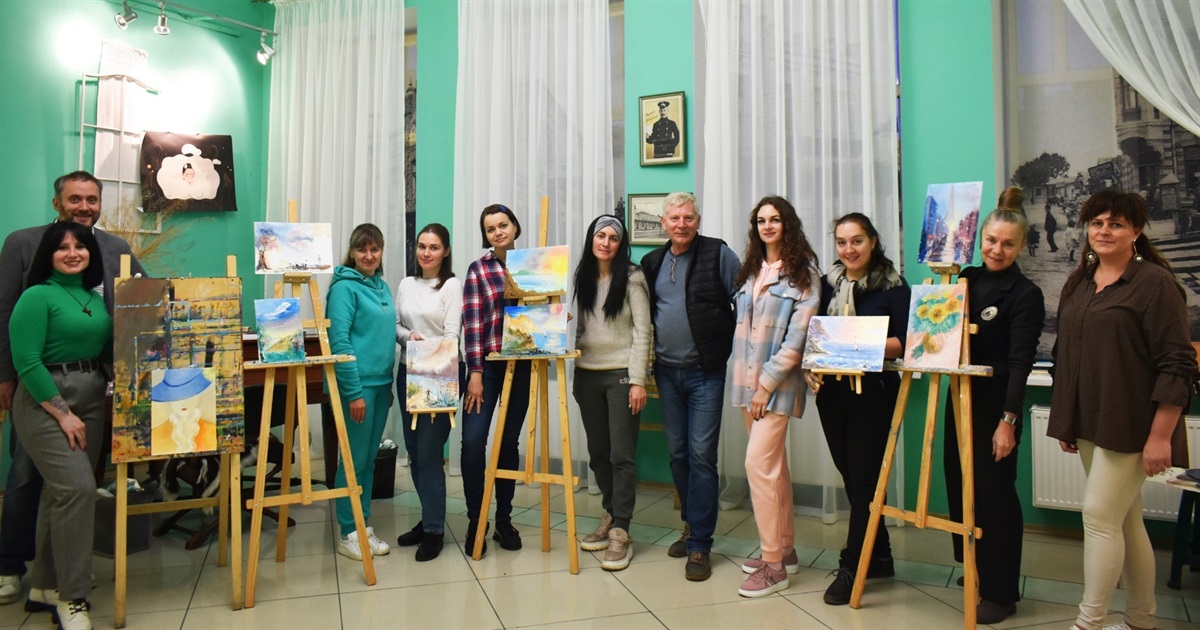 У Жмеринці для переселенців провели майстер-клас з живопису «Мистецтво у кожному»