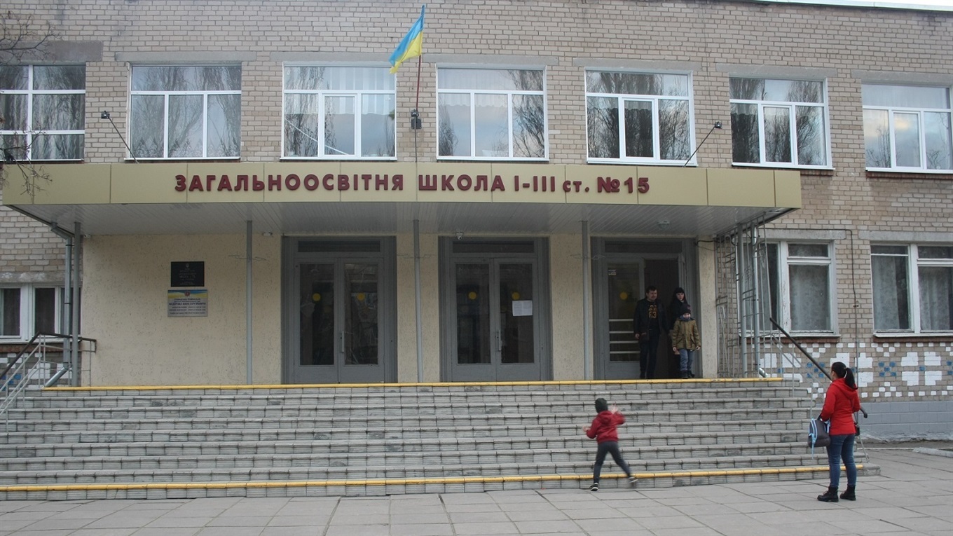 У Мелітополі колективи шкіл і дитсадків виселяють і розселяють: що планують робити