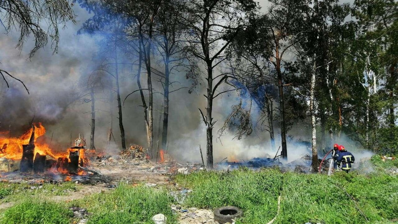 У Вараші на міському сміттєзвалищі горів циганський табір