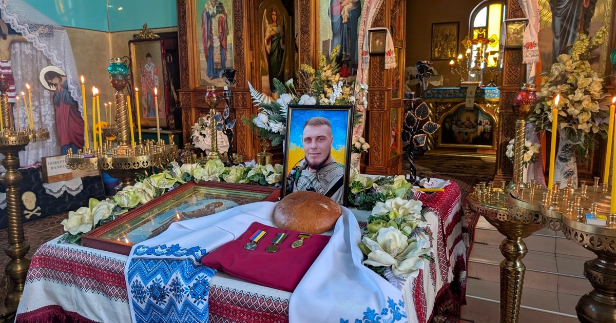 На Шепетівщині попрощалися із загиблим на війні Олегом Ковтуном