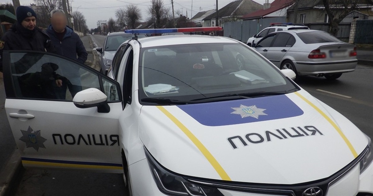 Два нетверезі водії на Звягельщині спробували відкупитися від патрульних: деталі