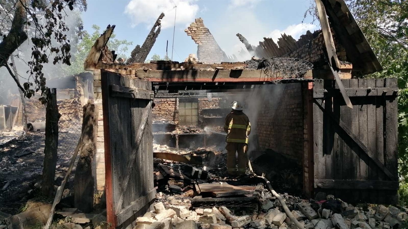 В селі Юшки Ржищівської ОТГ пожежа знищила будівлі та сіно