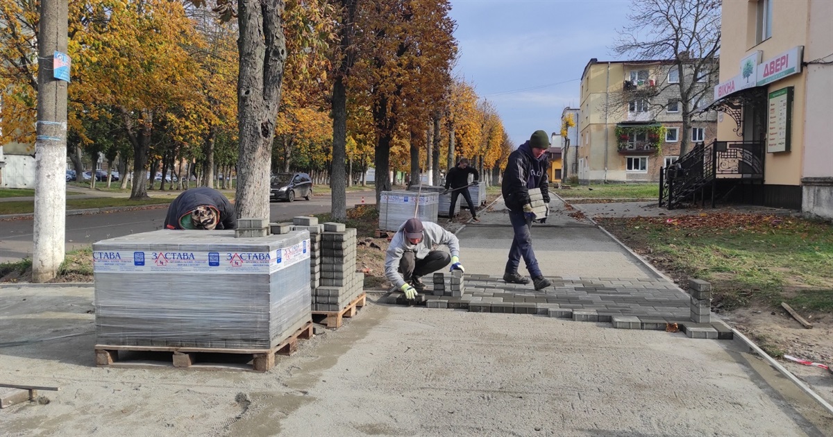 Тротуар на проспекті Шевченка, між вулицями Івасюка та Купчинського, відремонтували за 979 тис грн