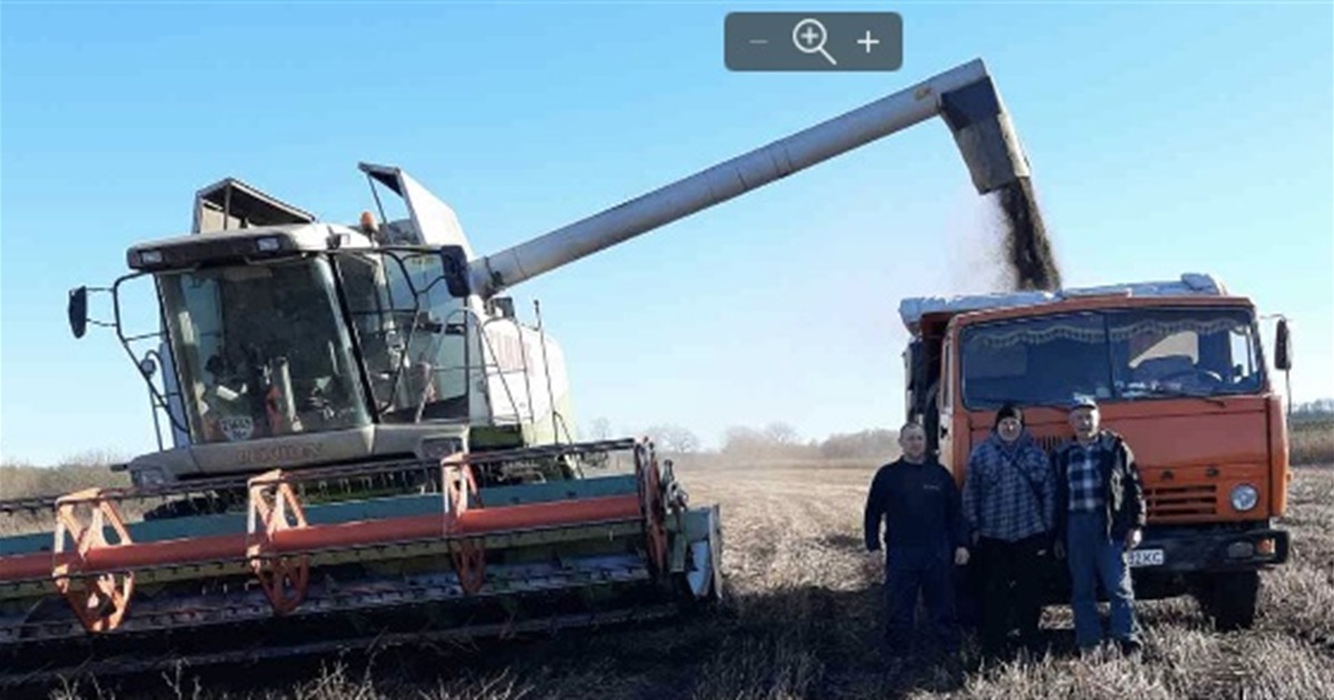 Страшно всім, коли йде обстріл, але врожай збирати треба