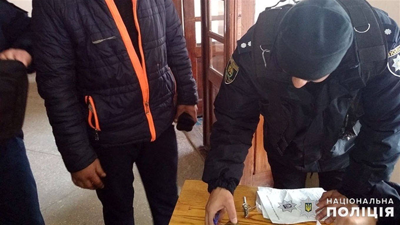 Бойову гранату та набої здали у поліцію мешканці Волноваського району