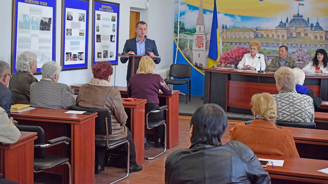 Спільне засідання дорадчих органів міської ради:  басейн у Жмеринці зроблено на 85%