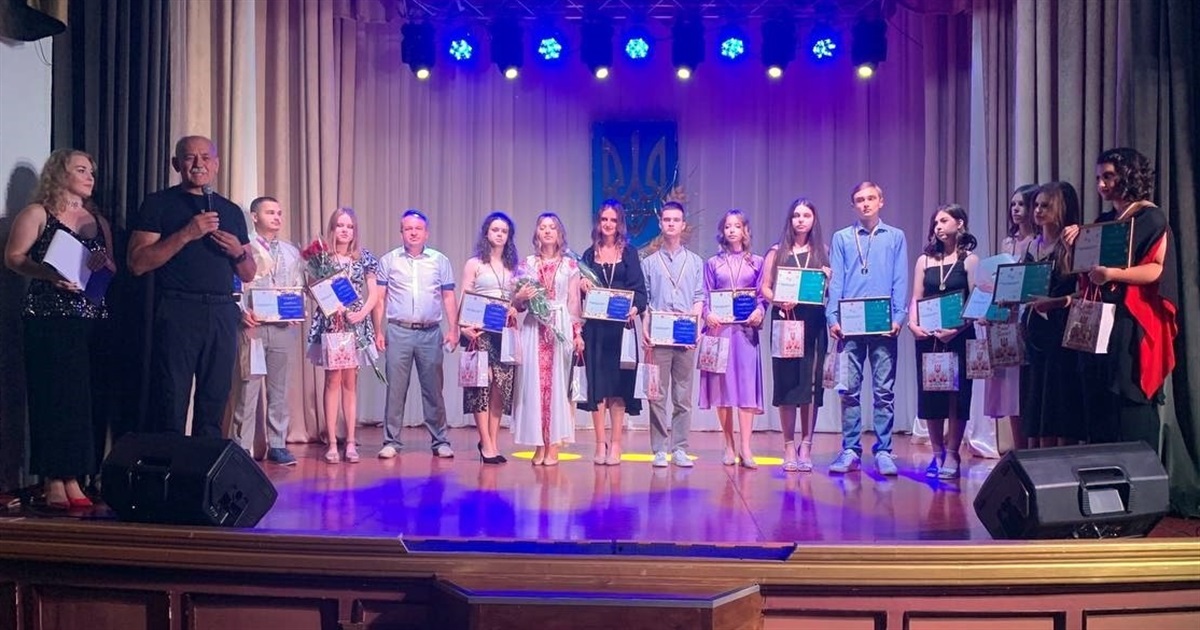 Третій випуск в умовах війни. У Переяславській громаді нагородили медалістів: хто вони?