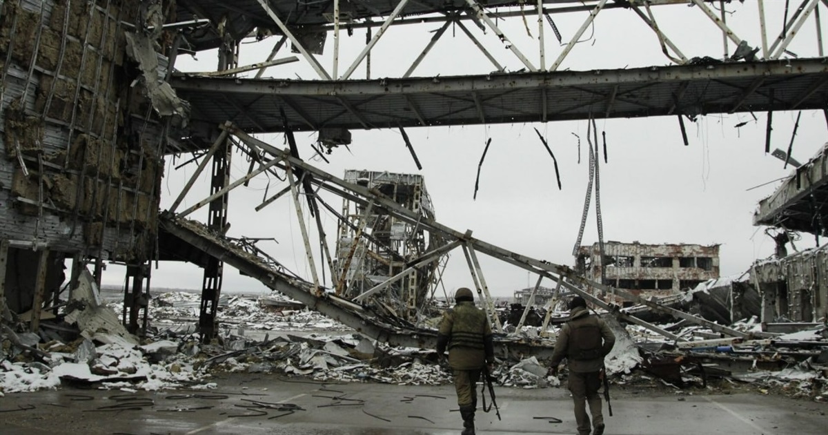 Руїни замість летовища. Росіяни показали фото Донецького аеропорту