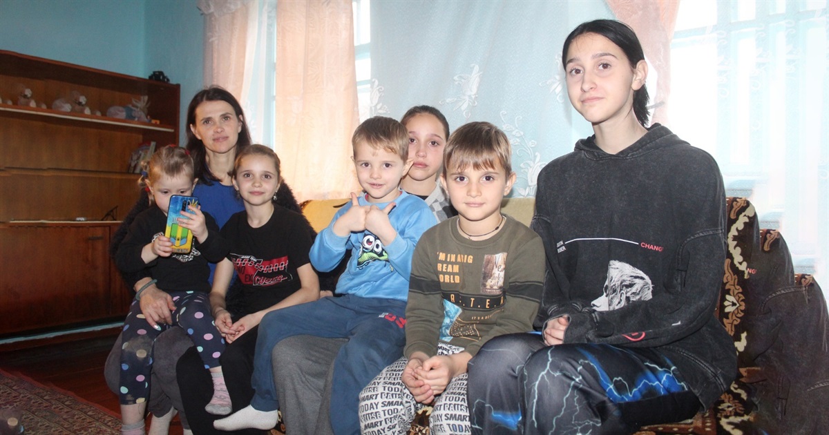 «Гради» на городі та далека дорога з Лиману. Історія багатодітної сім’ї, яка втекла із пекла