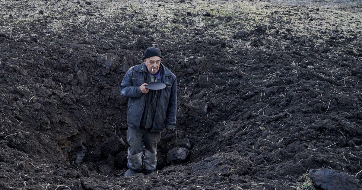 Вони не розуміють, за шо їм насипають снаряди щодня. Світлина Стаса Козлюка з обстріляного Тарамчука