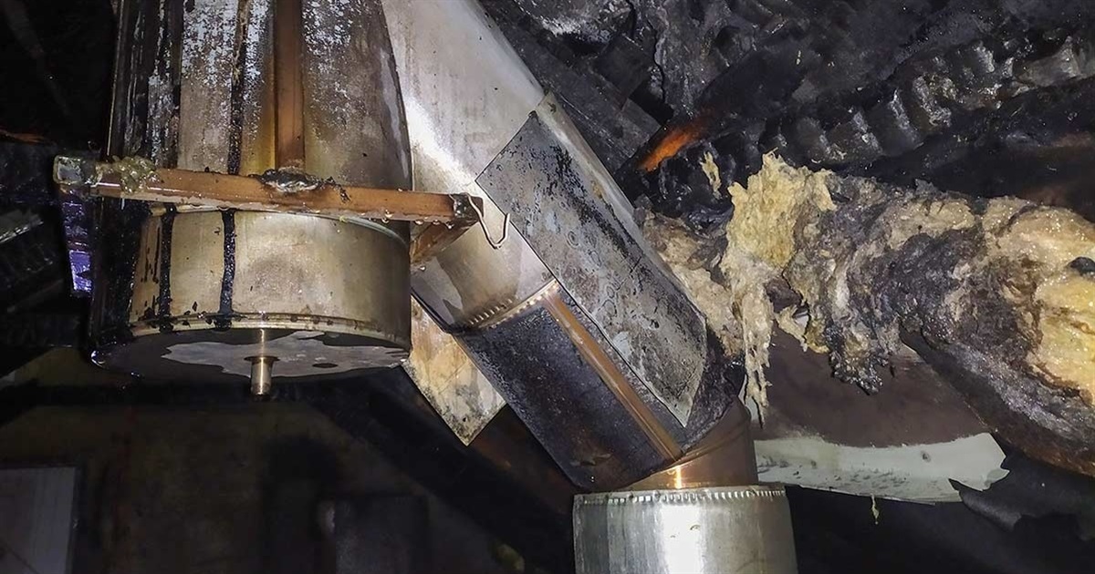 У Кагарлику горів двоповерховий будинок
