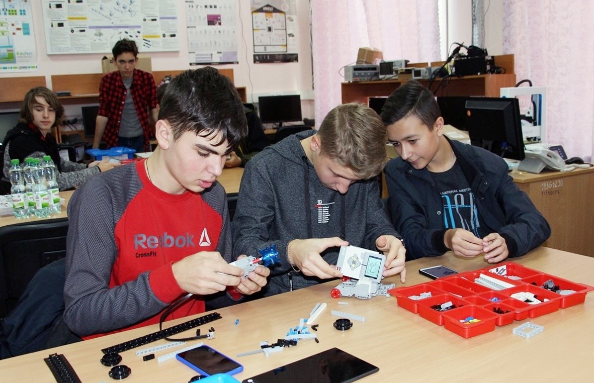 У Покровську пройшов перший ROBOhachaton для школярів