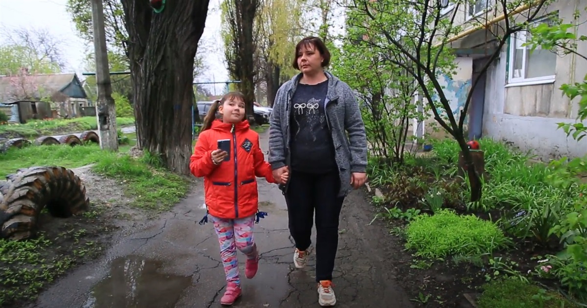 Ми з мамою прожили в бомбосховищі Авдіївського коксохіму цілий рік. Історія родини Кобзіних