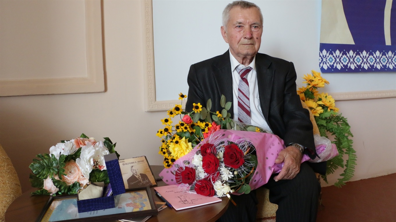 Відбулась презентація збірки пісень відомого композитора Попаснянщини Віктора Сухомліна